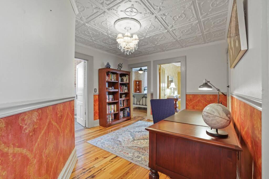 Charming Victorian Home - 2 Minutes To Downtown Lancaster Exterior photo